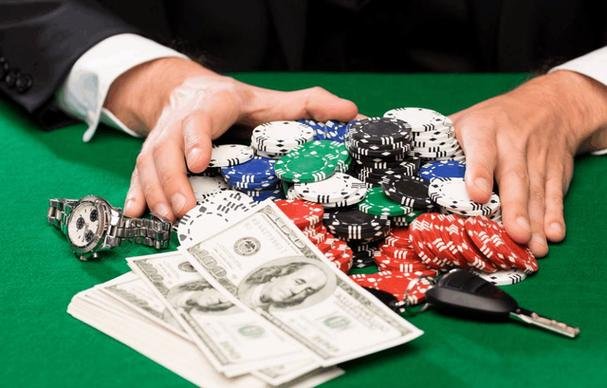 KBZPay နှင့် AYA Pay မှ MMK ငွေသွင်းကာ slot ဂိမ်းများ ဆော့ကစားနေသောမြင်ကွင်း